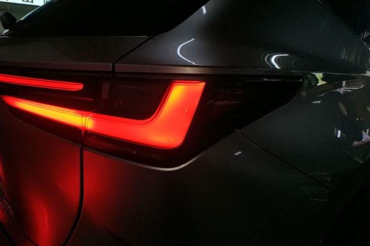 Used Lexus NX 2023 350h Front-Wheel-Drive Chuan Yue Edition Right Rear Taillight