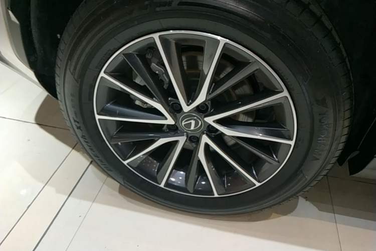 Used Lexus NX 2023 350h Front-Wheel-Drive Chuan Yue Edition Right Rear Wheel Hub