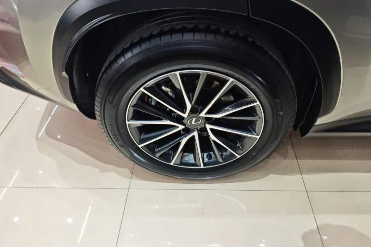 Used Lexus NX 2023 350h Front-Wheel-Drive Chuan Yue Edition Right Rear Wheel Hub