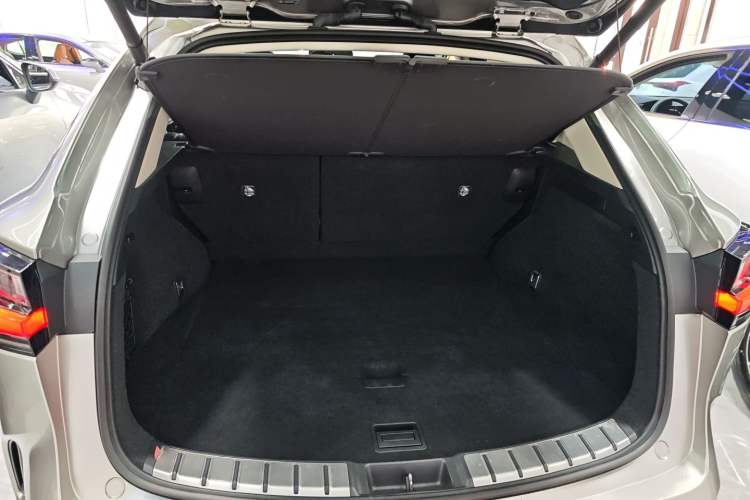 Used Lexus NX 2023 350h Front-Wheel-Drive Chuan Yue Edition Trunk