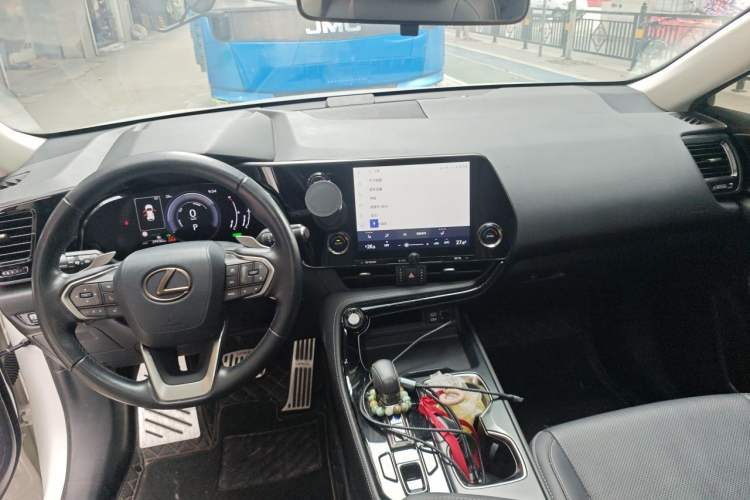 Used Lexus NX 2023 350h Front-Wheel-Drive Chuan Yue Edition Center Console