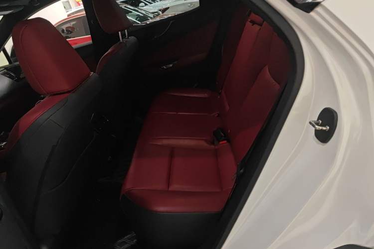 Used Lexus NX 2023 260 Front-Wheel Drive Chuan Yue Edition Left Rear Seat