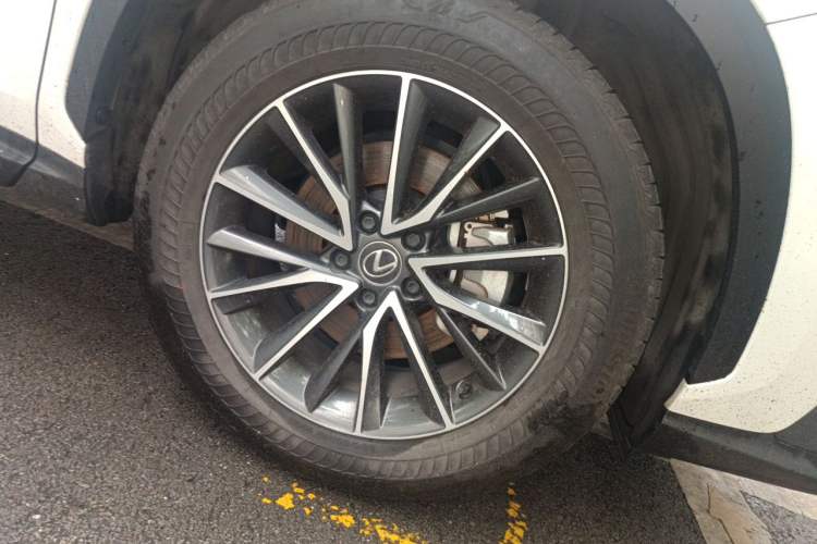 Used Lexus NX 2023 260 Front-Wheel Drive Chuan Yue Edition Right Front Wheel Hub
