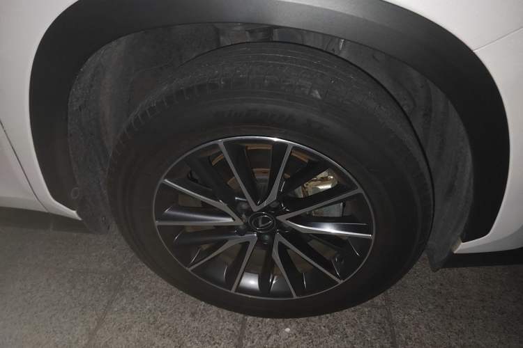 Used Lexus NX 2023 260 Front-Wheel Drive Chuanchi Edition Right Front Wheel Hub
