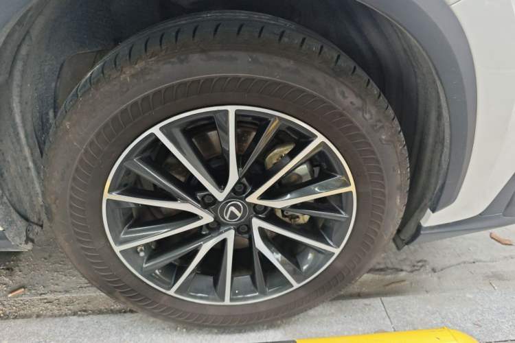 Used Lexus NX 2023 350h Front-Wheel-Drive Chuan Yue Edition Right Front Wheel Hub