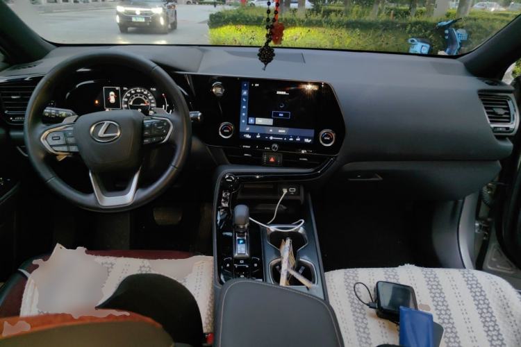 Used Lexus NX 2024 260 Front-Wheel Drive Chuanchi Edition Center Console