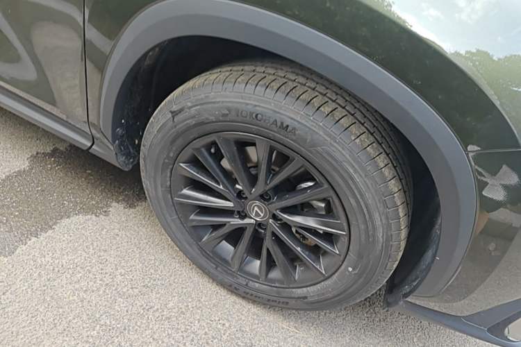 Used Lexus NX 2024 350h All-Wheel-Drive OVERTRAIL Trailblazer Edition Right Front Wheel Hub