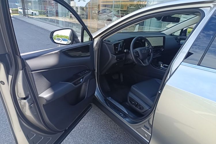 Used Lexus NX 2024 350h Front-Drive Elite Edition Driver Seat