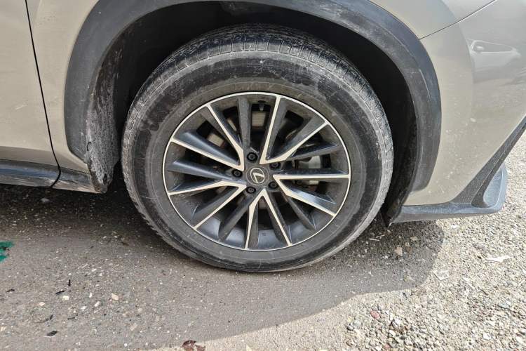 Used Lexus NX 2024 350h Front-Drive Elite Edition Right Front Wheel Hub