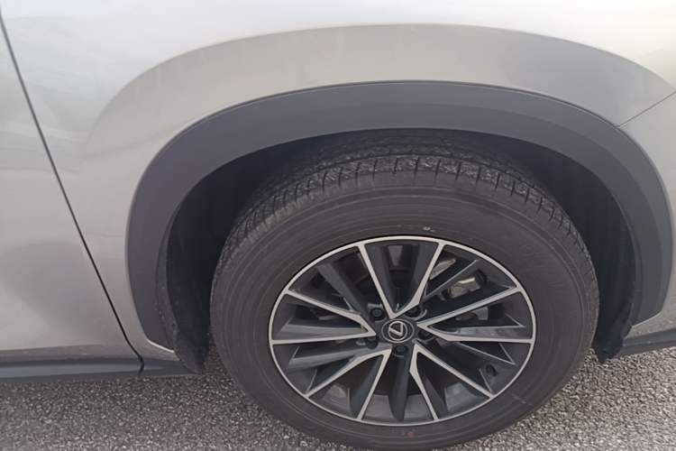 Used Lexus NX 2024 350h Front-Drive Elite Edition Right Front Wheel Hub