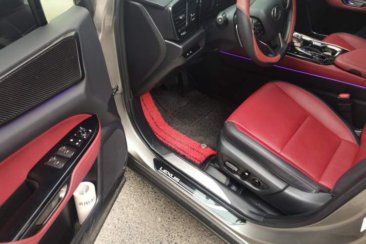 Used Lexus NX 2024 350h Front-Drive Elite Edition Driver Seat