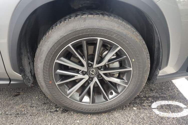 Used Lexus NX 2024 260 Front-Wheel Drive Chuanchi Edition Right Front Wheel Hub