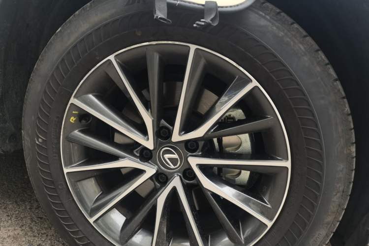 Used Lexus NX 2024 350h Front-Drive Elite Edition Right Front Wheel Hub