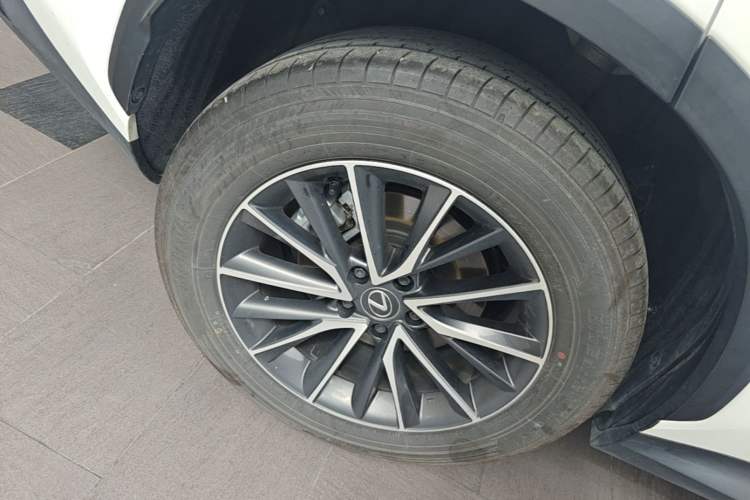 Used Lexus NX 2024 350h Front-Drive Elite Edition Right Rear Wheel Hub