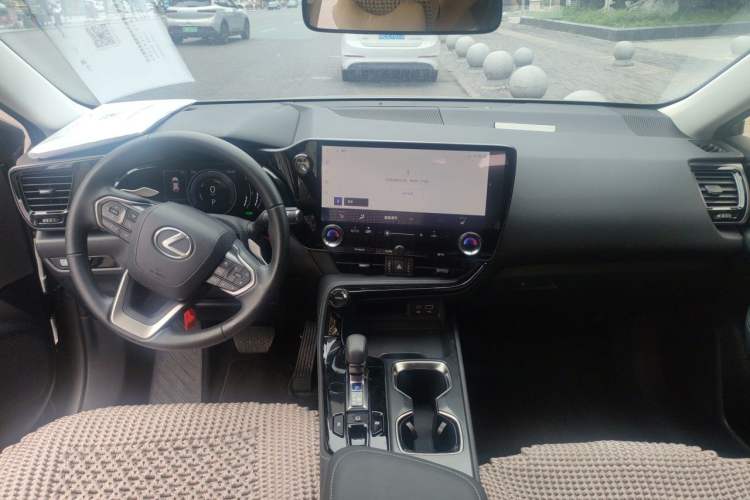 Used Lexus NX 2025 Model 350h JOY Center Console