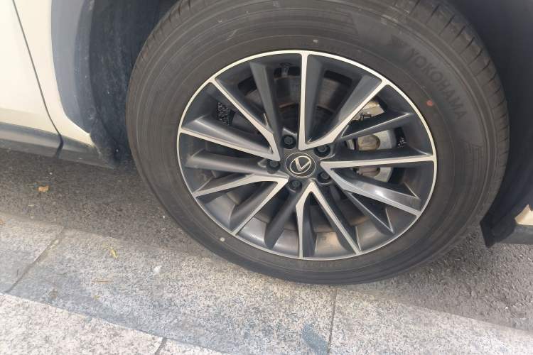 Used Lexus NX 2025 260 Front-Wheel Drive Special Edition Right Front Wheel Hub