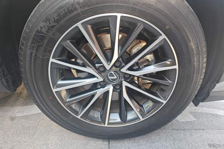 Used Lexus NX New Energy 2022 400h+ Comfort Edition Right Front Wheel Hub