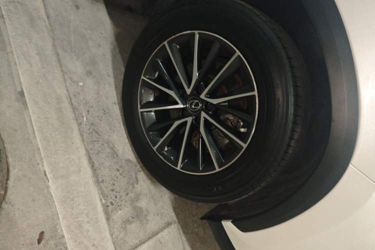 Used Lexus NX New Energy 2022 400h+ Comfort Edition Right Front Wheel Hub