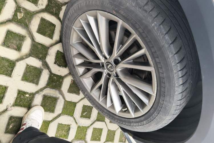 Used Lexus NX New Energy 2022 400h+ Deluxe Edition Right Front Wheel Hub