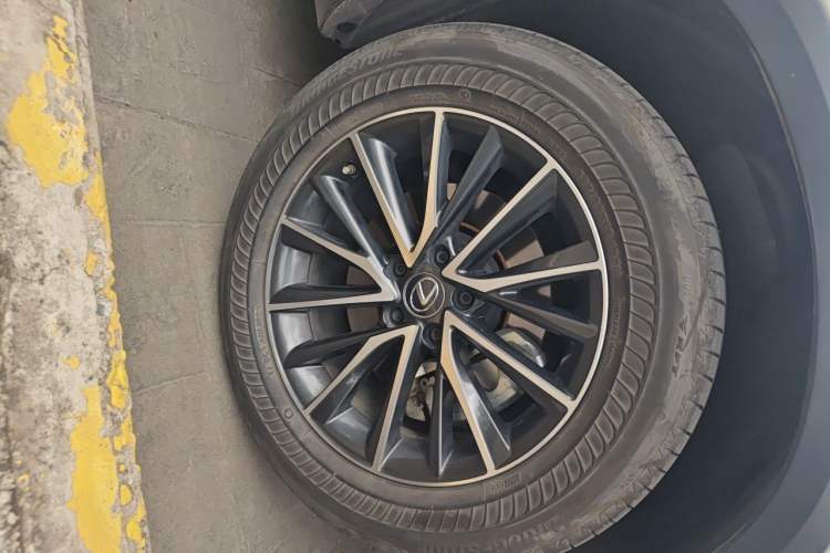 Used Lexus NX New Energy 2022 400h+ Comfort Edition Right Front Wheel Hub