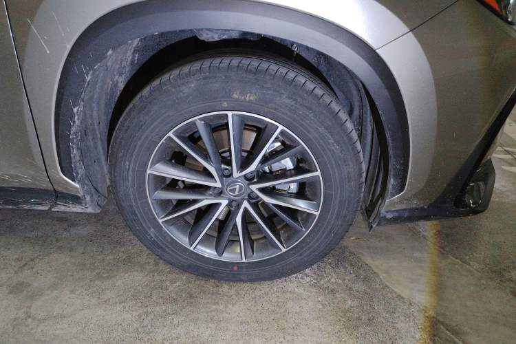 Used Lexus NX New Energy 2023 400h+ Comfort Edition Right Front Wheel Hub