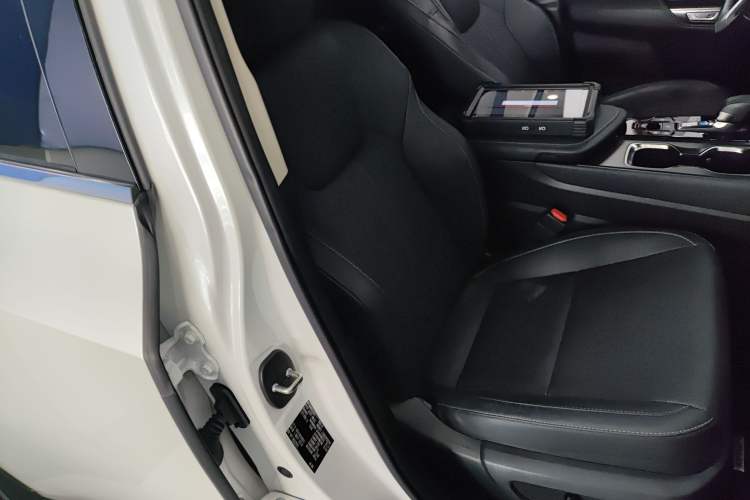 Used Lexus NX New Energy 2023 400h+ Comfort Edition Right Front Seat
