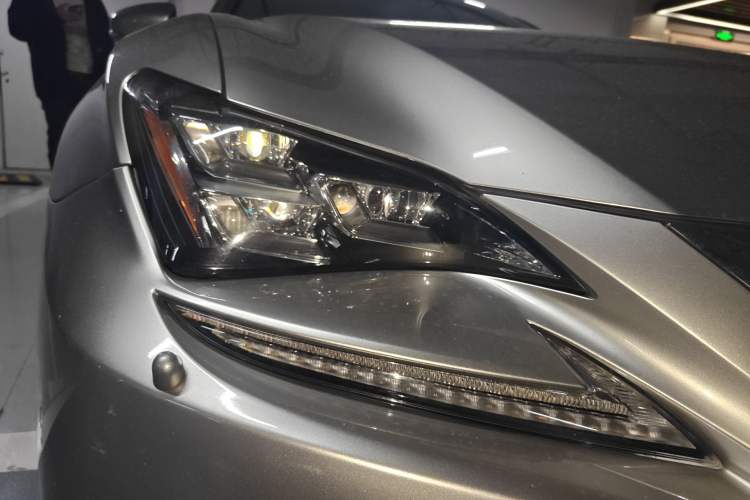 Used Lexus RC 2016 200t F SPORT Edition Right Front Headlight
