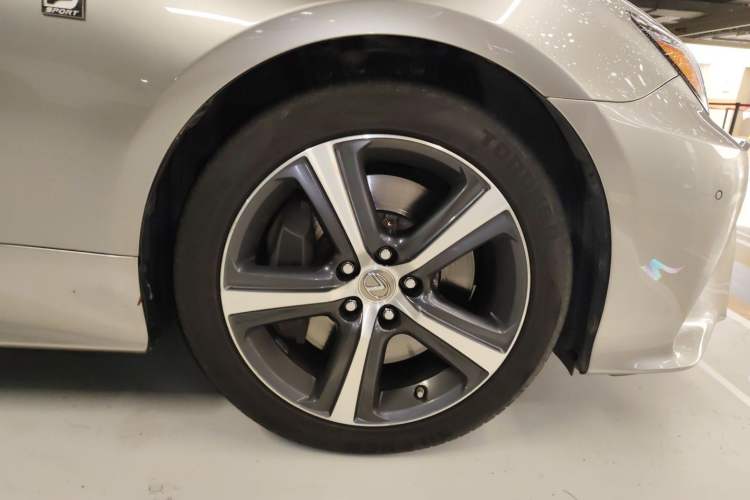 Used Lexus RC 2018 RC 300 F SPORT Edition Right Front Wheel Hub