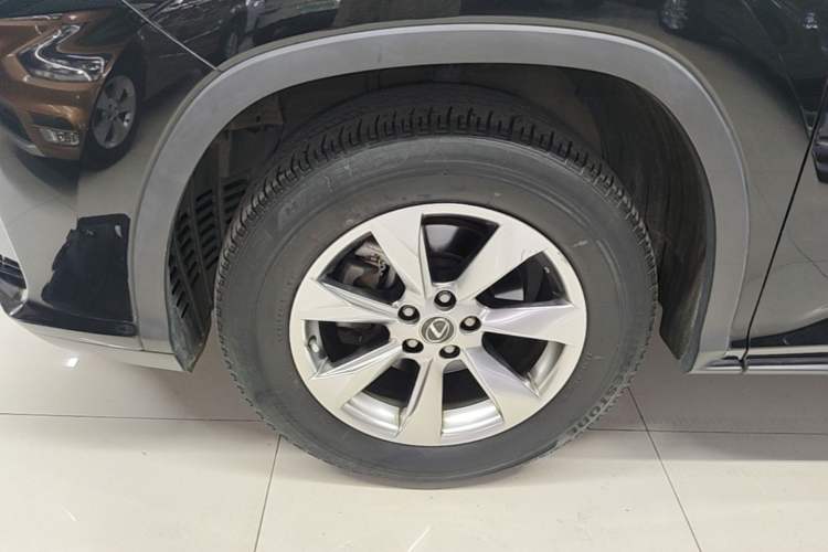 Used Lexus RX 2016 300 Two-Wheel Drive Elite Edition China VI Standard Left Front Wheel Hub