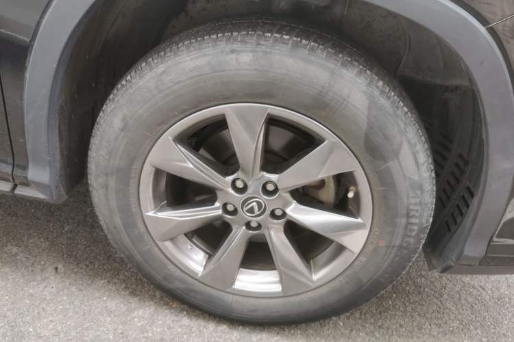 Used Lexus RX 2016 300 Two-Wheel Drive Elite Version China V Standard Right Front Wheel Hub