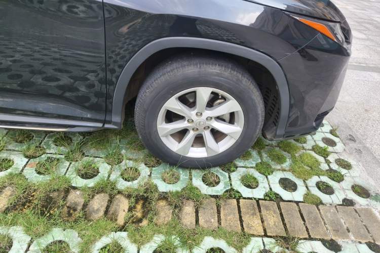 Used Lexus RX 2016 300 Two-Wheel Drive Elite Edition China VI Standard Right Front Wheel Hub