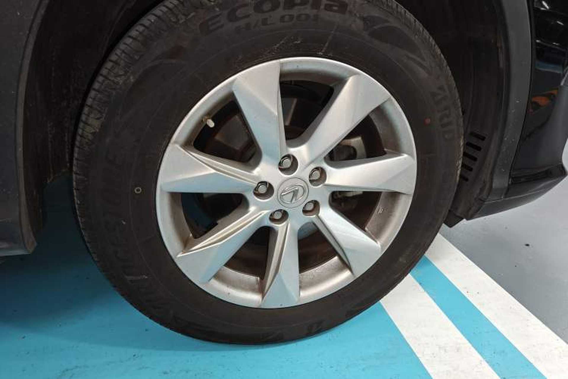 Used Lexus RX 2016 300 Two-Wheel Drive Elite Version China V Standard Right Front Wheel Hub