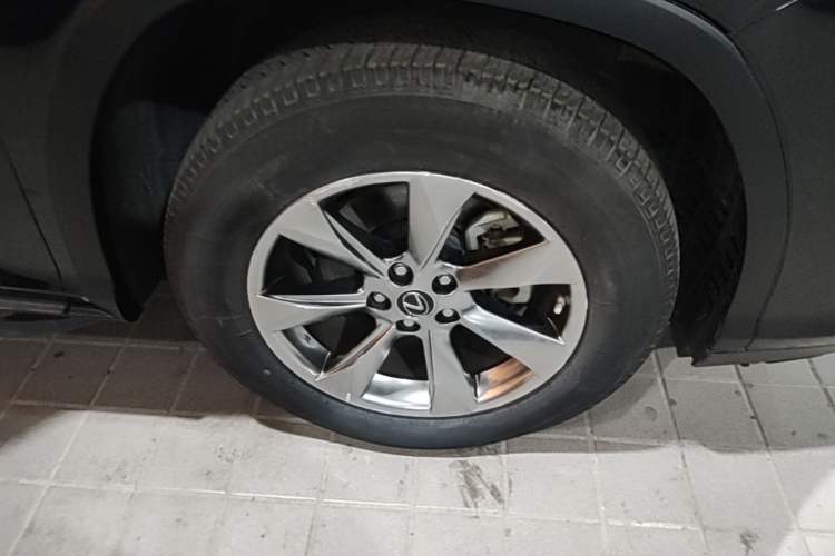 Used Lexus RX 2016 300 Two-Wheel Drive Comfort Edition China V Standard Right Front Wheel Hub