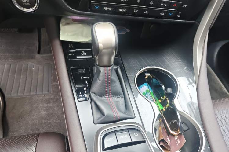 Used Lexus RX 2016 300 Two-Wheel Drive Comfort Edition China V Standard Gear Lever
