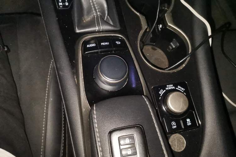 Used Lexus RX 2016 300 Two-Wheel Drive Comfort Edition China VI Standard Gear Lever