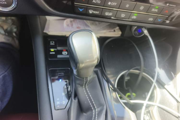 Used Lexus RX 2016 300 Two-Wheel Drive Elite Edition China VI Standard Gear Lever