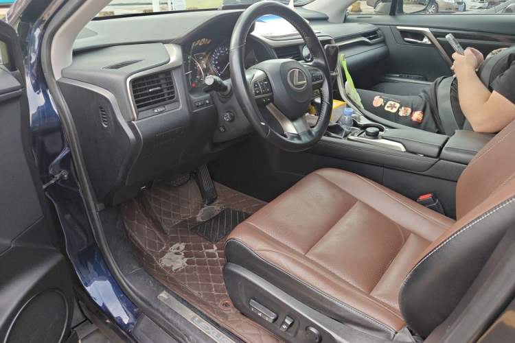 Used Lexus RX 2016 300 Two-Wheel Drive Elite Version China V Standard Left Rear Seat