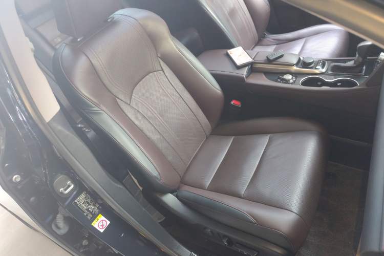 Used Lexus RX 2016 300 4x4 Elegant Edition China V-standard Right Front Seat