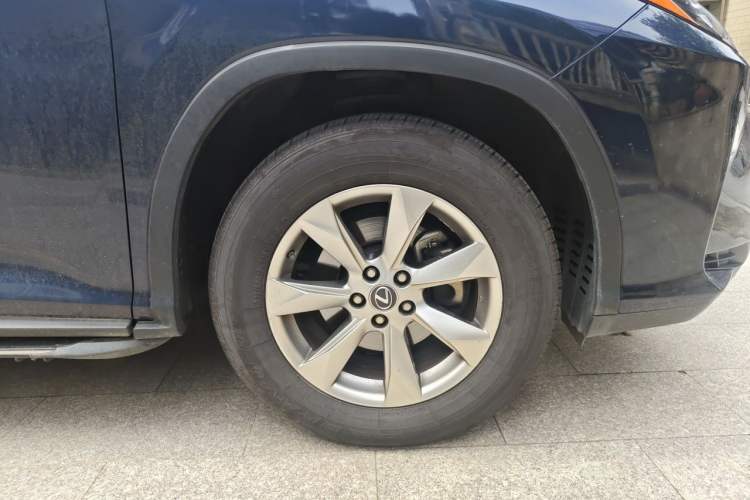 Used Lexus RX 2016 300 Two-Wheel Drive Comfort Edition China V Standard Right Front Wheel Hub