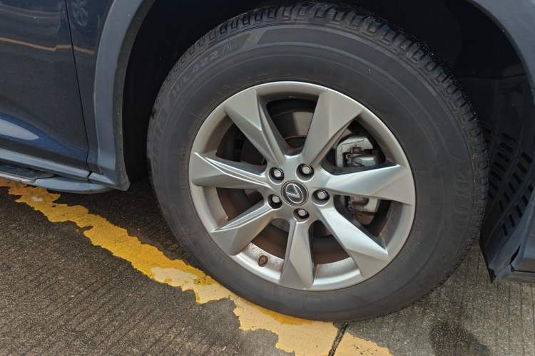 Used Lexus RX 2016 300 Two-Wheel Drive Elite Version China V Standard Right Front Wheel Hub