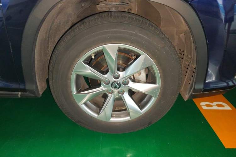 Used Lexus RX 2016 300 Two-Wheel Drive Elite Version China V Standard Right Front Wheel Hub