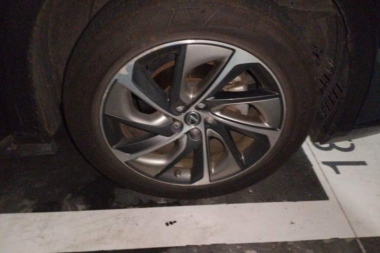 Used Lexus RX 2016 300 4x4 Elegant Edition China VI Right Front Wheel Hub