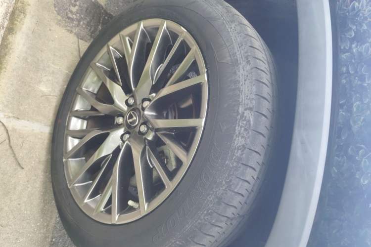 Used Lexus RX 2016 300 4x4 F SPORT Version China V Standard Right Front Wheel Hub