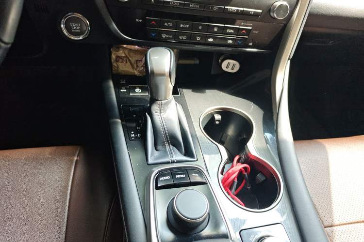 Used Lexus RX 2016 300 Two-Wheel Drive Elite Edition China VI Standard Gear Lever