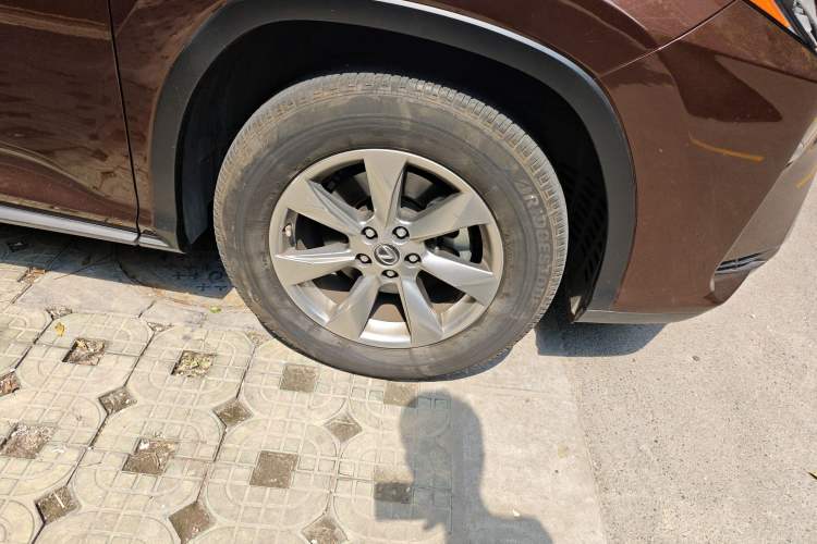 Used Lexus RX 2016 300 Two-Wheel Drive Elite Edition China VI Standard Right Front Wheel Hub