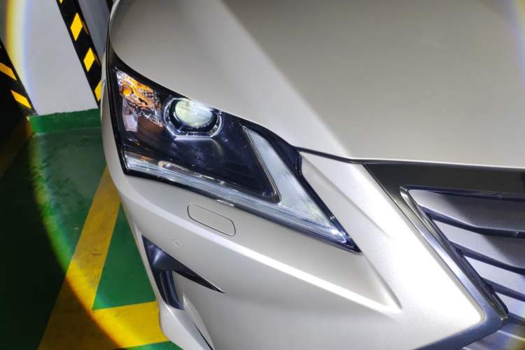 Used Lexus RX 2016 300 Two-Wheel Drive Comfort Edition China V Standard Right Front Headlight