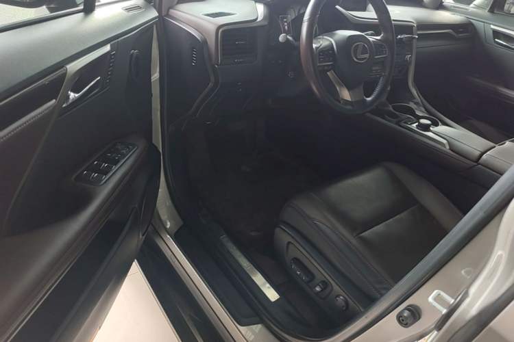 Used Lexus RX 2016 300 4x4 Elegant Edition China VI Driver Seat