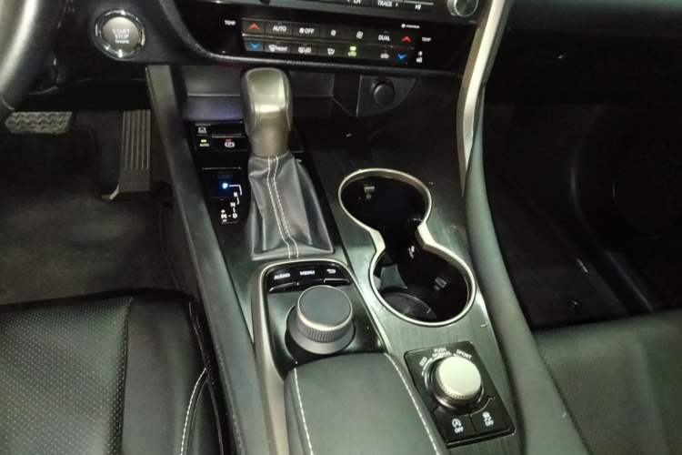 Used Lexus RX 2016 300 Two-Wheel Drive Elite Edition China VI Standard Gear Lever