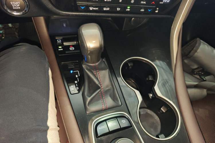 Used Lexus RX 2016 300 Two-Wheel Drive Comfort Edition China VI Standard Gear Lever