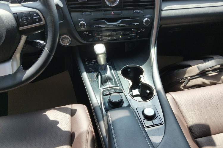 Used Lexus RX 2016 300 Two-Wheel Drive Elite Edition China VI Standard Gear Lever